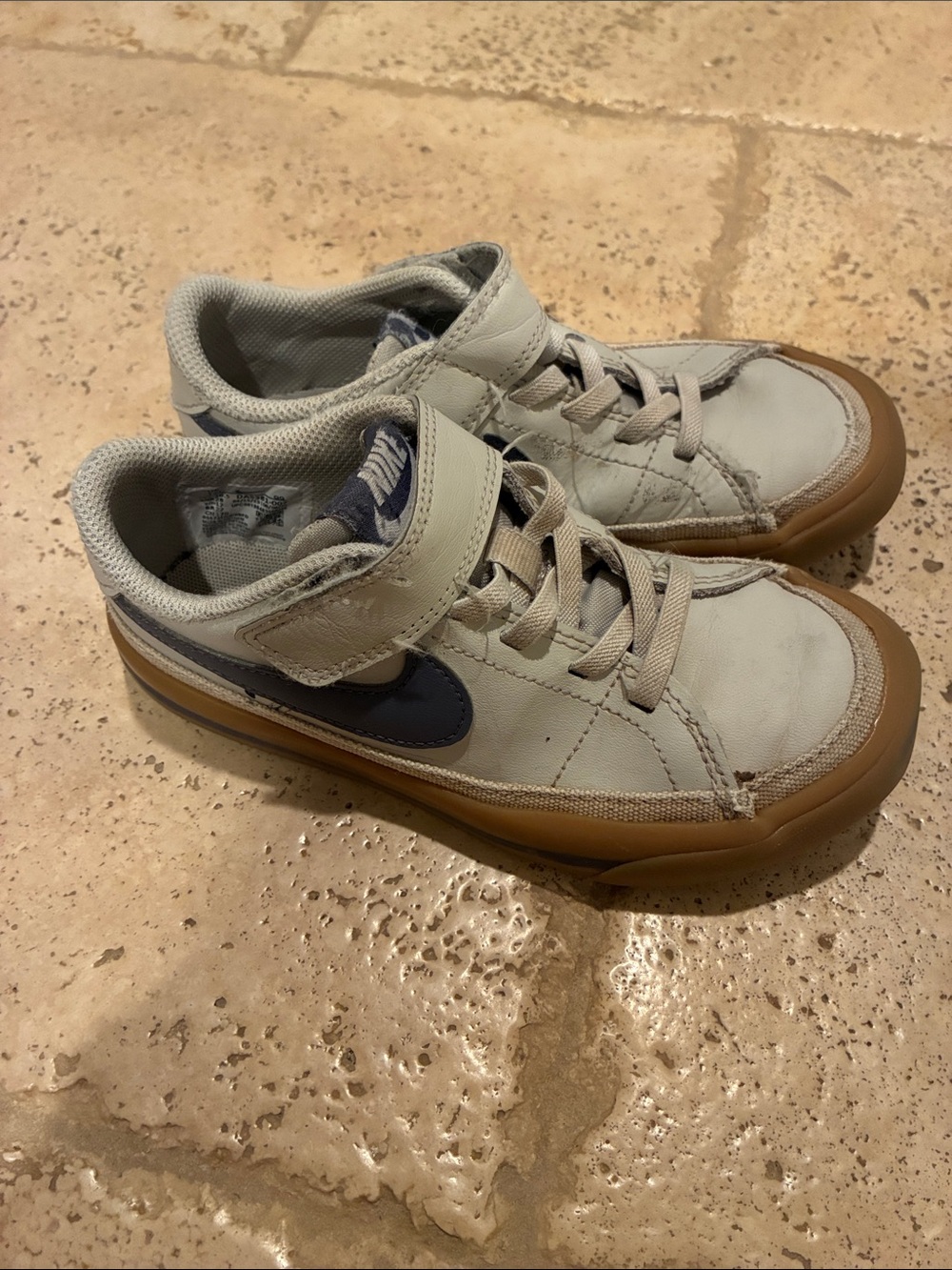 Nike Kids Light Gray and Navy Low-Top Sneakers with Gum Sole